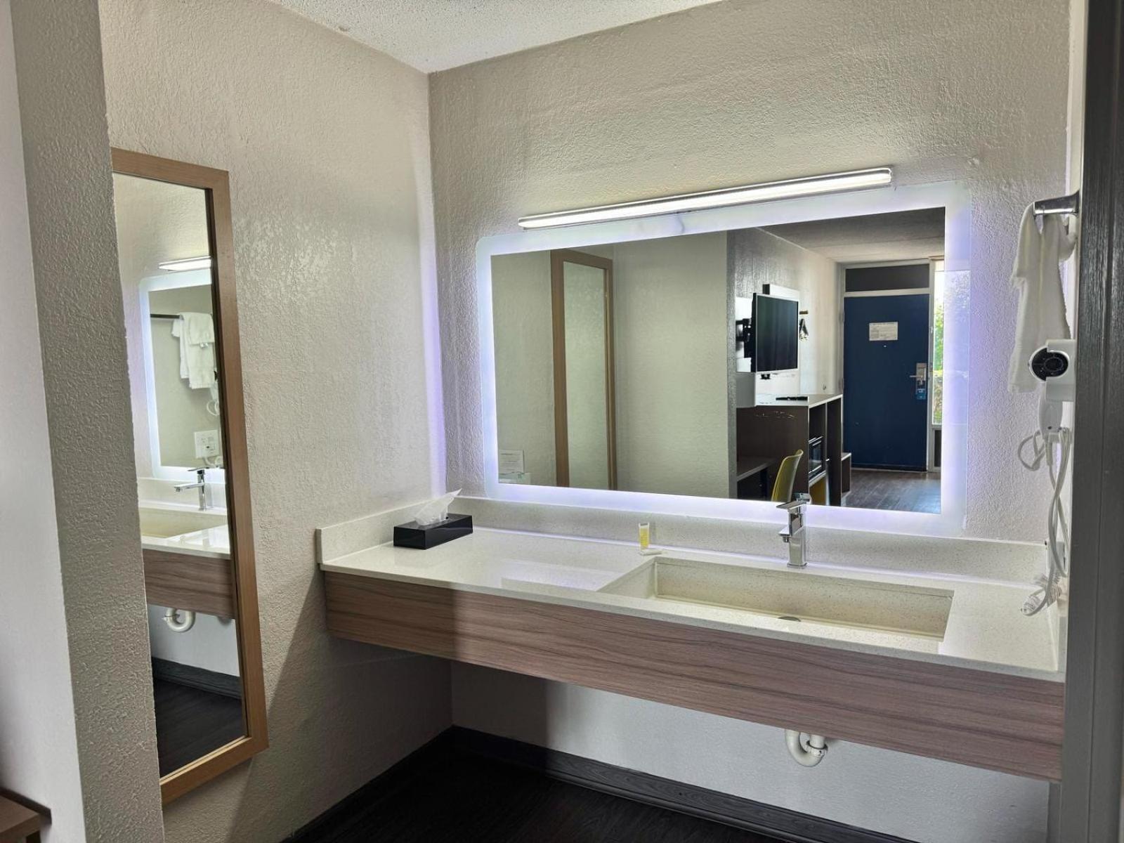 Days Inn By Wyndham Seneca-Clemson Eksteriør billede
