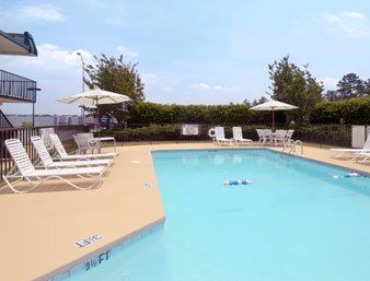 Days Inn By Wyndham Seneca-Clemson Eksteriør billede